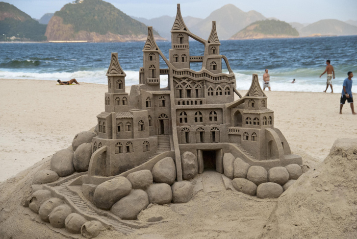 Как сделать идеальный замок из песка: научные правила пляжного строительства