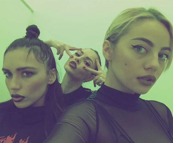 Группа SEREBRO устроила развратные танцы на вечеринке