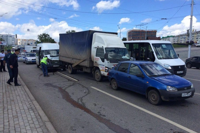 Мужчина повернулся за оплатой и врезался в грузовик | ufa1.ru