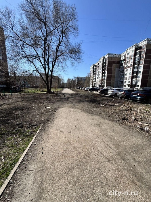 В Новокузнецке не восстановили повреждённый после ремонта сквер | Источник: city-n.ru