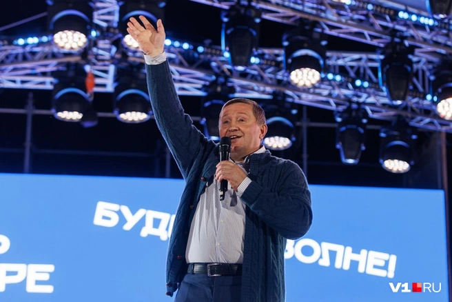 Губернатор Андрей Бочаров торжественно открыл четвертый молодежный фестиваль | Источник: Алексей Волхонский / V1.RU
