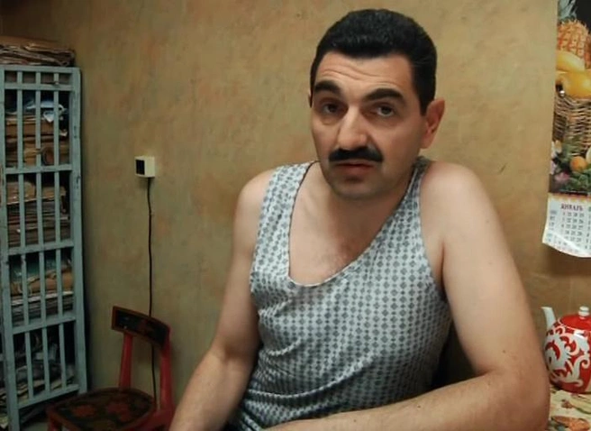 Герой Бежаняна в сериале&nbsp;— продавец на рынке | Источник: кадр из сериала «Реальные пацаны», канал ТНТ