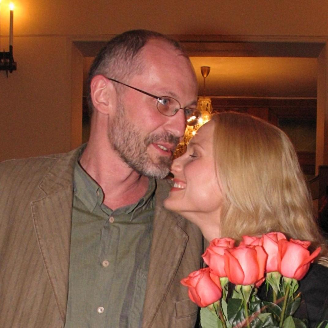 «Господи, если ты попал в плен к брачным аферистам, моргни»: Катя Гордон в шоке от восьмого брака Александра Гарриевича