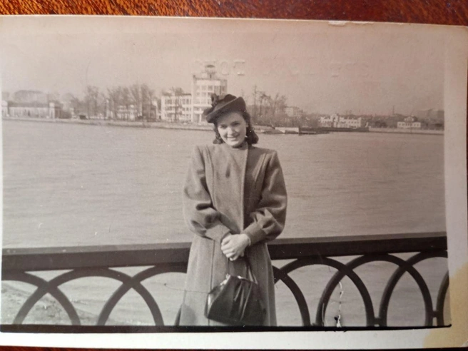 «Моя бабушка на набережной, 1955 год», — поделилась екатеринбурженка. | Источник: читательница E1.RU