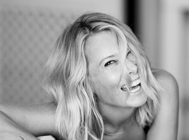 Юлия Высоцкая: «Самоирония — лучший способ признать, что имеешь право на глупости»