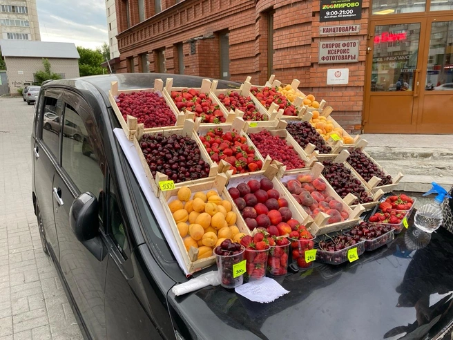 Продавцы охотно обещают скидку 50-100 рублей | Источник: Ирина Господаренко / NGS22.RU