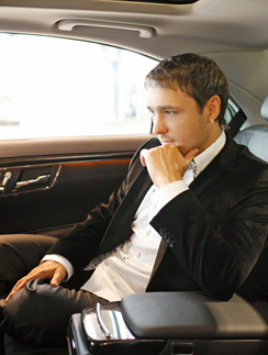 Юрий Шатунов в салоне подаренного ему авто