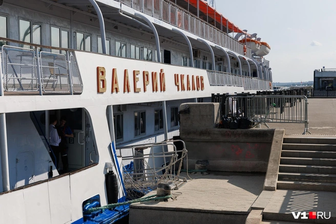 На верхних палубах дышать гораздо легче, чем в душных каютах | Источник: Алексей Волхонский / V1.RU