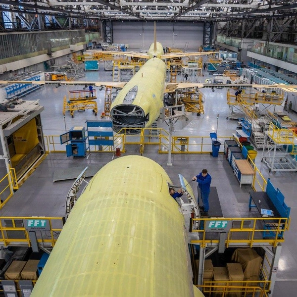 Цех Иркутского авиационного завода, где собирают МС-21. 2022 год | Источник: ПАО «ОАК»