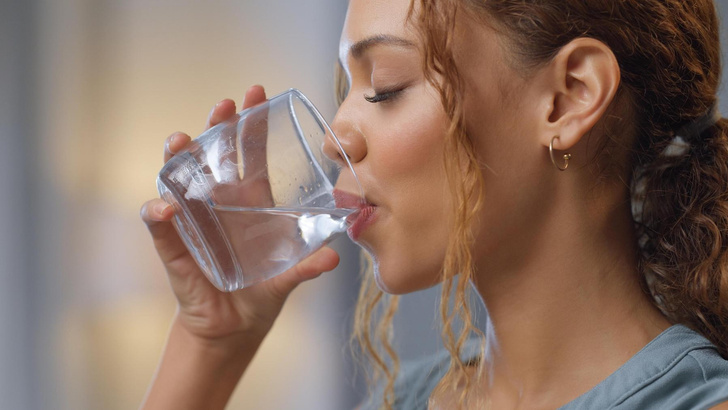 В горле пересохло: что делать, если постоянно хочется пить и мучает жажда?