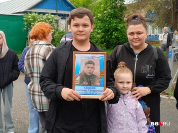 «Чтоб мир спасённый не забыл героев, идёт, взорвав забвенья тишину» | Источник: Владислав Митрошин / 56.RU