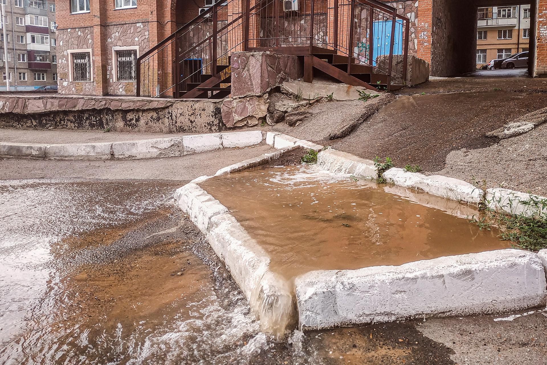 В многоквартирный дом в Уфе трое суток не могли вернуть водоснабжение, 13  мая 2022 - 13 мая 2022 - УФА1.ру