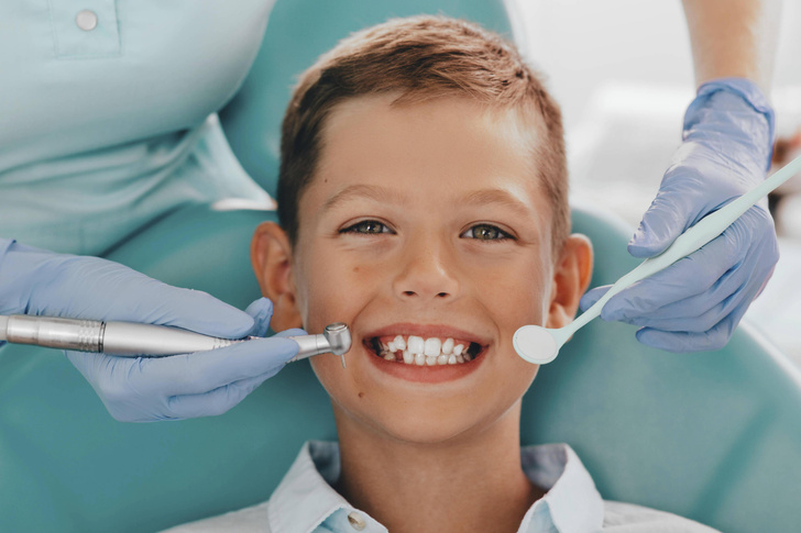 Почему у человека растут сперва молочные зубы, а не сразу коренные?