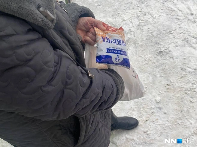 Для многих бабушек и дедушек даже обычные продукты стали слишком дорогими | Источник: Наталья Баранова / NN.RU