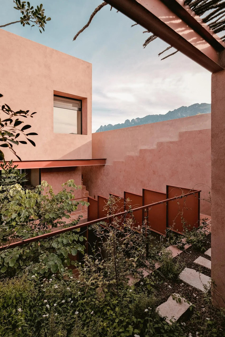 В Мексике построили дом на участке шириной всего 5 метров