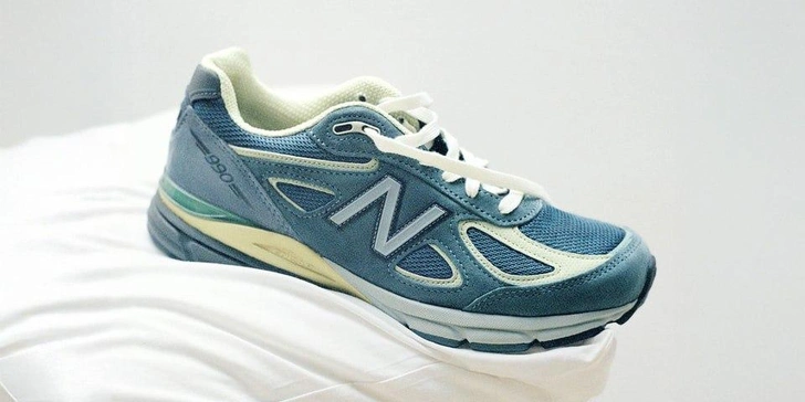 Кроссовки AURALEE x New Balance 990v4