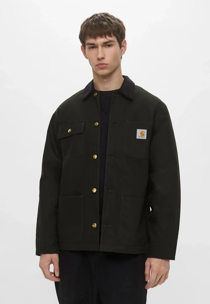 Barn Jacket — незаменимый тренд осени: 8 лучших моделей