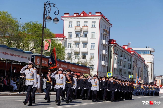 Были на параде представители силовых ведомств  | Источник: Ирина Шарова / 72.RU 