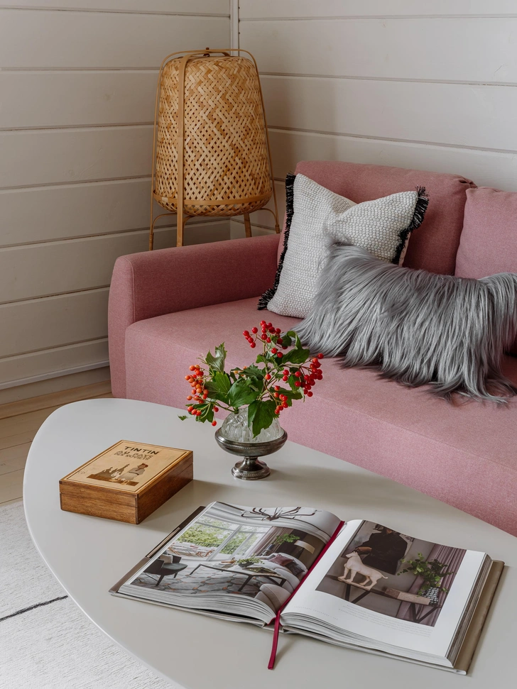 Деревянная шкатулка с изображением французских культовых комиксов Tintin — серия «Тинтин в Советском союзе» | Источник: Ольга Шангина; стиль: Яна Яхина