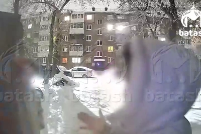 Two Girls Beat Elderly Woman for Slamming Door in Ufa