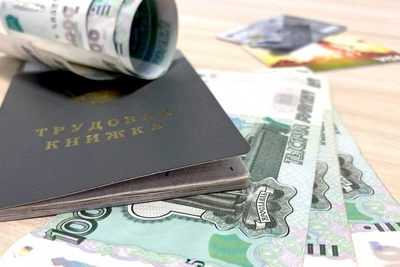 Прокуратура оштрафовала директора школы за найм экс-полицейского
