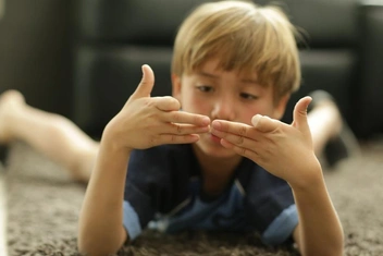 Иные: как меняется жизнь семьи, когда у ребенка диагностируют ментальные нарушения