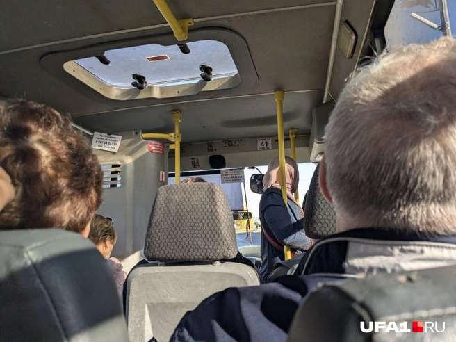 Передаём за проезд | Источник: Булат Салихов / UFA1.RU