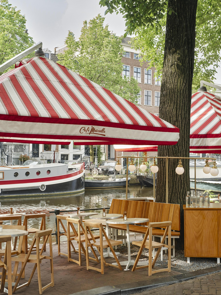 Уютное кафе Marcella в Амстердаме по проекту Studio Modijefsky