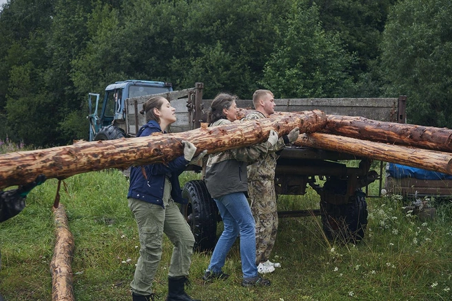 Реставрация — это не только красивые элементы и история, но и тяжелый физический труд | Источник: Илья Дровнин / предоставлено фондом «Вереница»