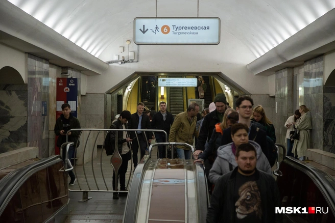 Составы задержваются на оранжевой ветке метро Москвы | Источник: Дмитрий Толстошеев / MSK1.RU