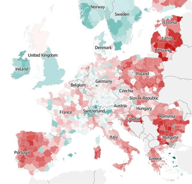 Карта динамики численности населения Европы к концу XXI века. Чем ярче красный цвет, тем сильнее сократится население этой территории к 2100 году. Слева «благополучный» вариант, когда иммиграция сохраняется на прежнем уровне. Справа сценарий, при котором страны полностью перестают выдавать ВНЖ и гражданство иностранцам. Лишь в нескольких странах у двух сценариев будет мало отличий: в первую очередь, это Румыния, Латвия и Литва, которые уже столкнулись с оттоком населения. | Источник: The Guardian