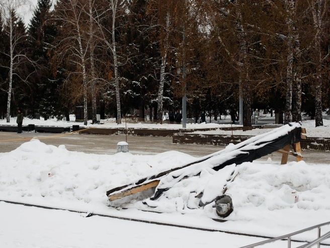 На втором этапе подрядчик «Слэш» демонтирует бетонное основание и уложит новое бетонно-мозаичное покрытие. | Источник: Андрей Бортко / NGS.RU