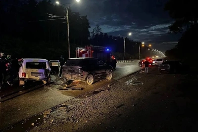 Водитель Mazda врезался в очередь на АЗС: подробности ДТП