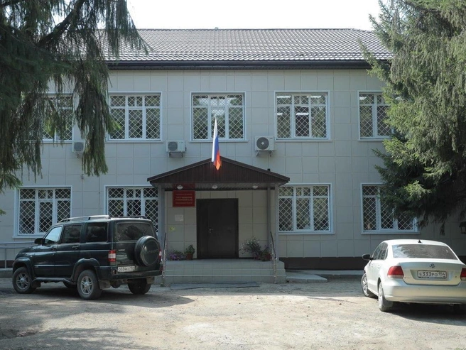 Суд также присудил потерпевшему компенсацию за моральный вред. | Источник: Андрей Бортко / NGS.ru