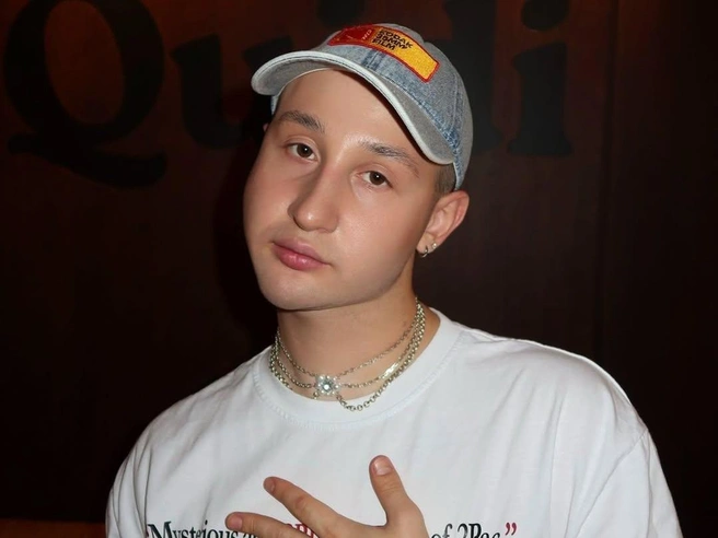 Александр Кузьмин родился в Нижнем Тагиле, а сегодня разрывает социальные сети в Москве | Источник: sasha.vizual / Instagram* (продукт организации Meta, запрещенной в России)