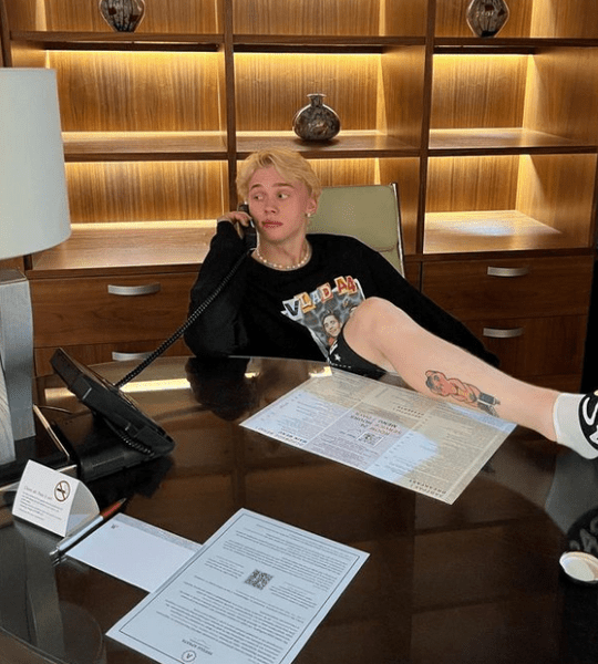 Даня Милохин в спешке сбежал в Дубай после новости о призыве в армию