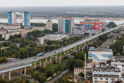 Многокилометровая пробка образовалась на мосту в Волгограде