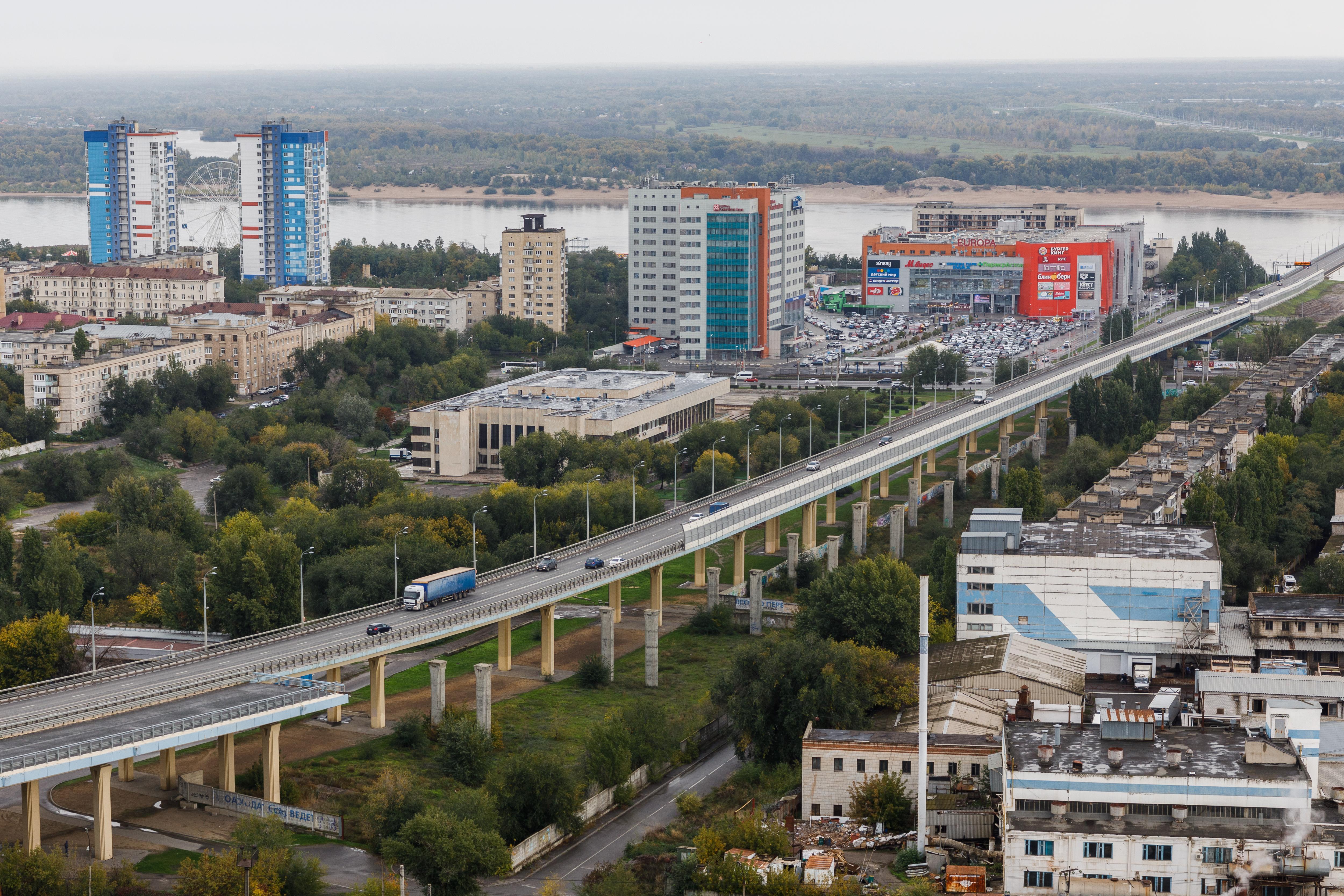 Из соображений безопасности: в Волгограде бессрочно закрыли для грузовиков дорогу на Волжской ГЭС