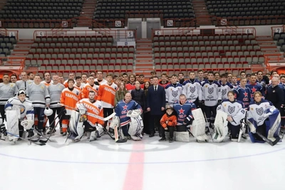 Турнир памяти хоккеистов стартовал в «Платинум Арене»