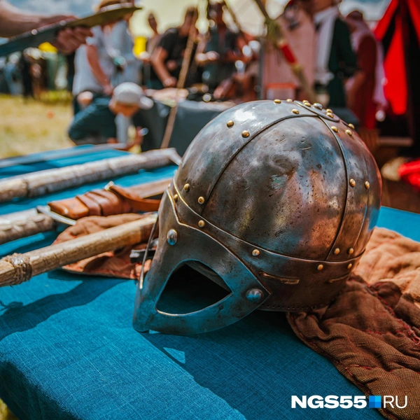 Только смелый примеряет шлем | Источник: Кирилл Башинский / NGS55.RU