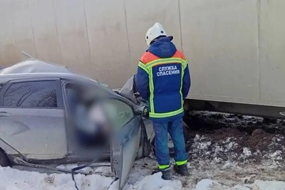 Два человека погибли в ДТП с грузовиками и Lada Vesta
