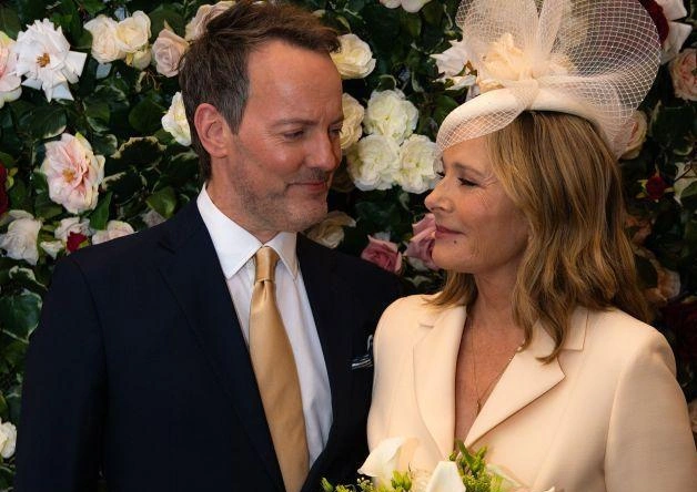 69-летняя звезда «Секса в большом городе» Ким Кэтролл вышла замуж за 55-летнего бойфренда