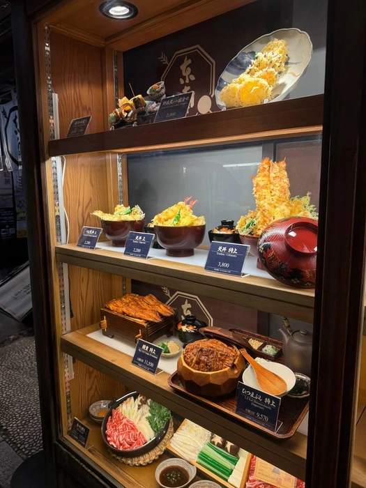 В Японии огромное количество кафе, ресторанов и точек общепита, где можно попробовать всякое вкусное | Источник: личный архив