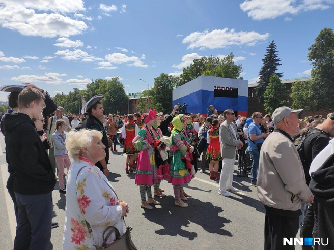 Девочки готовятся к выходу и вдохновляются выступлениями | Источник: Наталья Бурухина