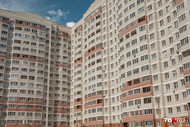 Большая новостройка на улице Бабича | Источник: Александр Куренной / 76.RU
