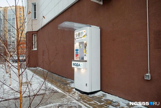 По микрорайону установлены автоматы по продаже чистой воды | Источник: Кирилл Башинский / NGS55.RU