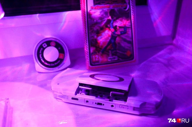 Такие диски стали прорывом для индустрии. На них поставляли игры для PSP | Источник: Виталий Гущинский