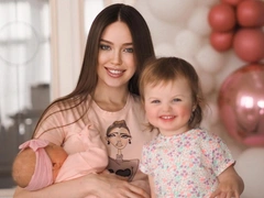 Опасный красный: Анастасия Тарасова сообщила, от каких продуктов отказалась на грудном вскармливании