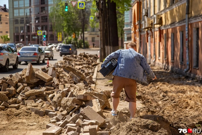 Центр города всё лето 2024 года выглядел подобным образом  | Источник: Кирилл Поверинов / 76.RU