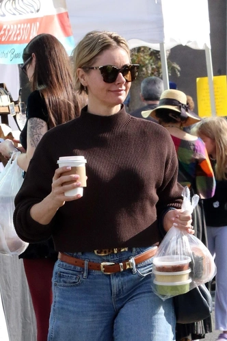 Брианна Браун показывает, как модно носить ремень зимой 2026 года | marieclaire.ru